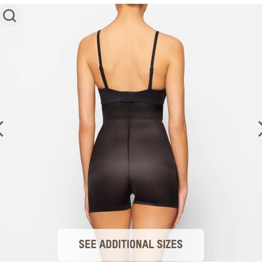Skims Black BARELY THERE
HIGH-WAISTED SHORTIE Sheer Size XL - Picture 5 of 7